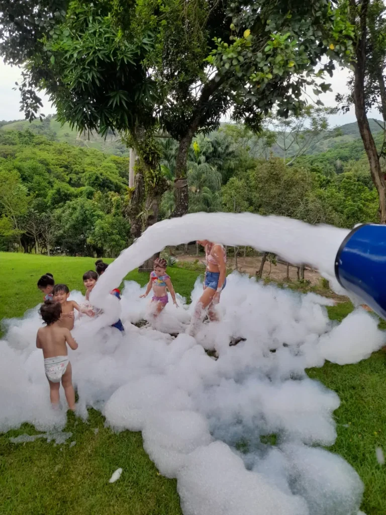 Aluguel de Infláveis no Rio: Descubra as Últimas Tendências para Sua Festa Bombar! 1 Aluguel de canhao de espuma RJ VR Festas